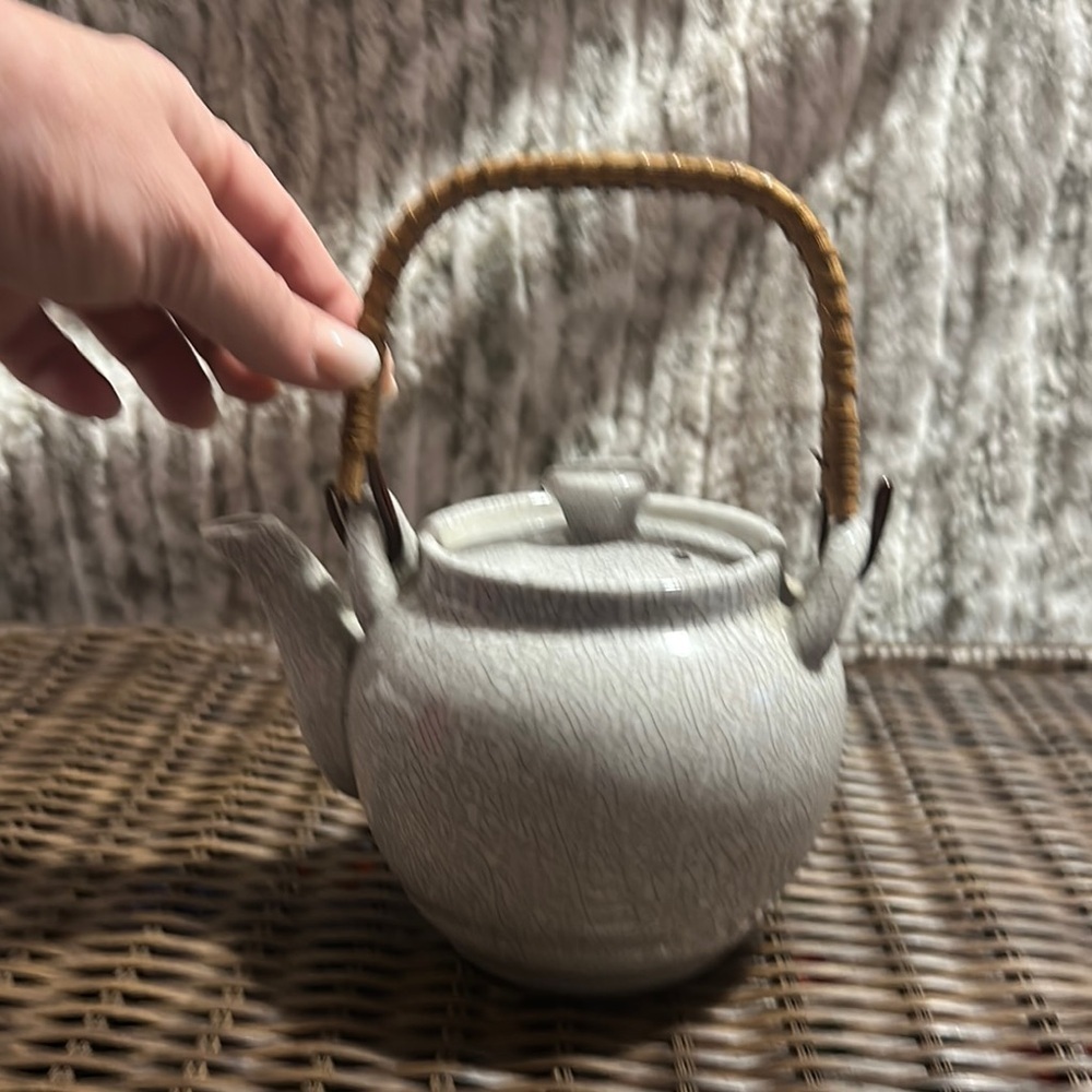 Pier 1 teapot 7”x 6”
